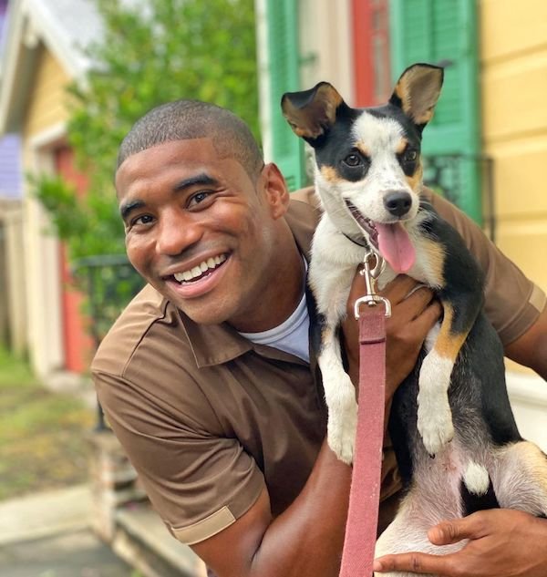 UPS Driver Takes A Photo With Every Pet He Meets On His Route (39 pics)