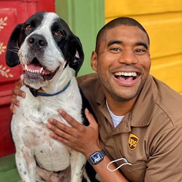 UPS Driver Takes A Photo With Every Pet He Meets On His Route (39 pics)