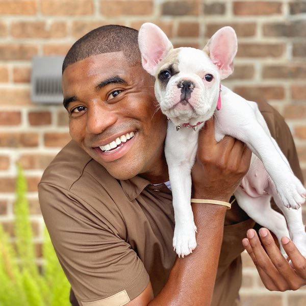 UPS Driver Takes A Photo With Every Pet He Meets On His Route (39 pics)