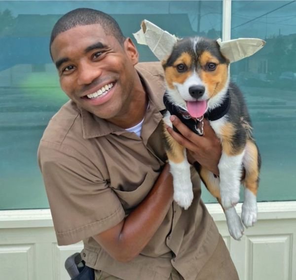 UPS Driver Takes A Photo With Every Pet He Meets On His Route (39 pics)