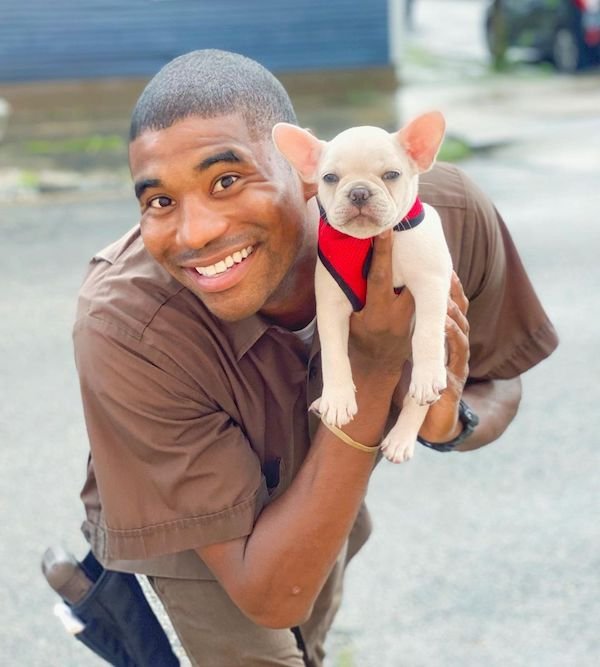 UPS Driver Takes A Photo With Every Pet He Meets On His Route (39 pics)