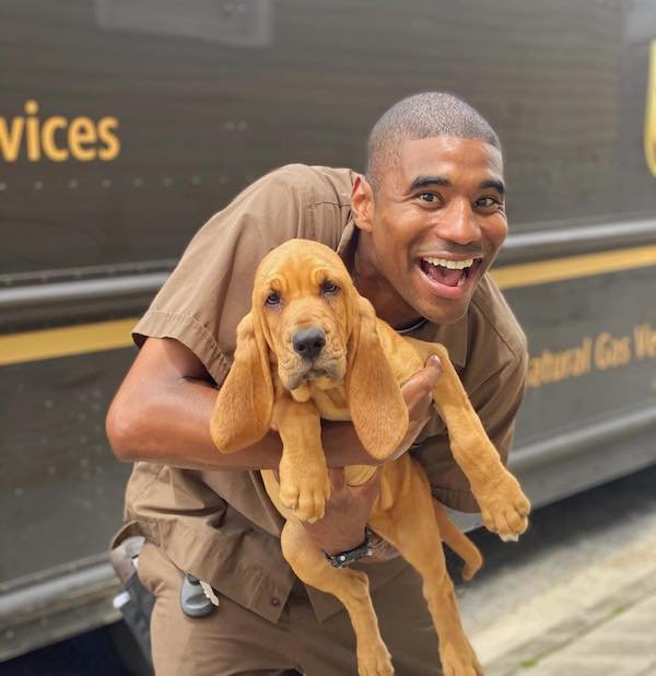 UPS Driver Takes A Photo With Every Pet He Meets On His Route (39 pics)