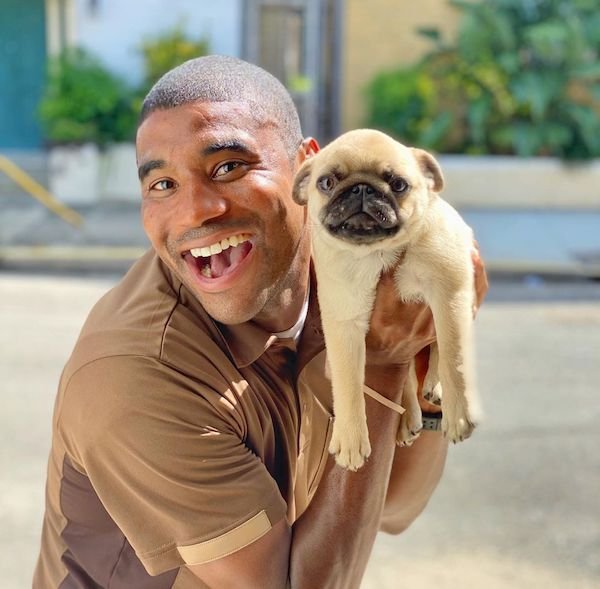 UPS Driver Takes A Photo With Every Pet He Meets On His Route (39 pics)