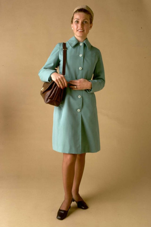 70's Flight Attendant Uniforms (15 pics)