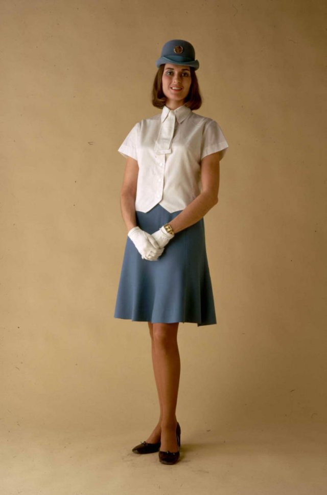 70's Flight Attendant Uniforms (15 pics)