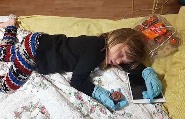 Living With Children (30 pics)