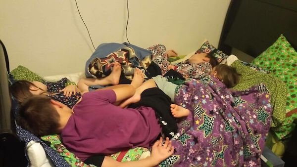 Living With Children (30 pics)