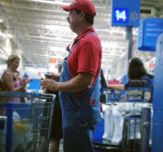 Accidental 'Super Mario' (16 pics)