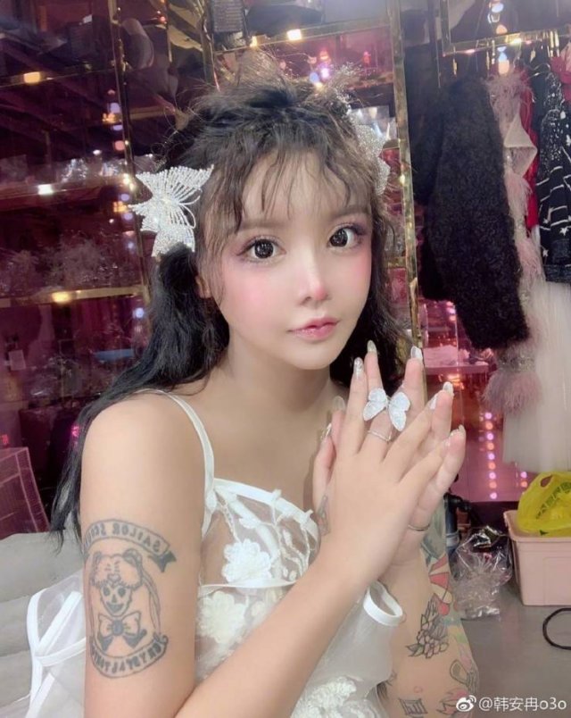 Dramatic Changes Of A 16-Year-Old Schoolgirl After Plastic Surgeries (25 pics)