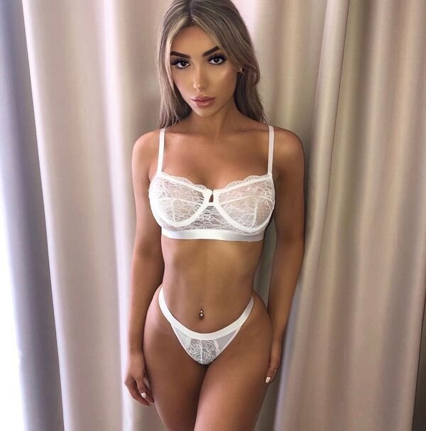 Girls In Lingerie (42 pics)