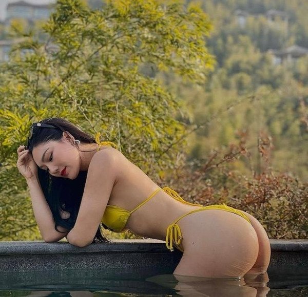 Bend At The Waist (29 pics)