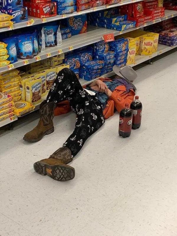 Weird Walmart Visitors (26 pics)