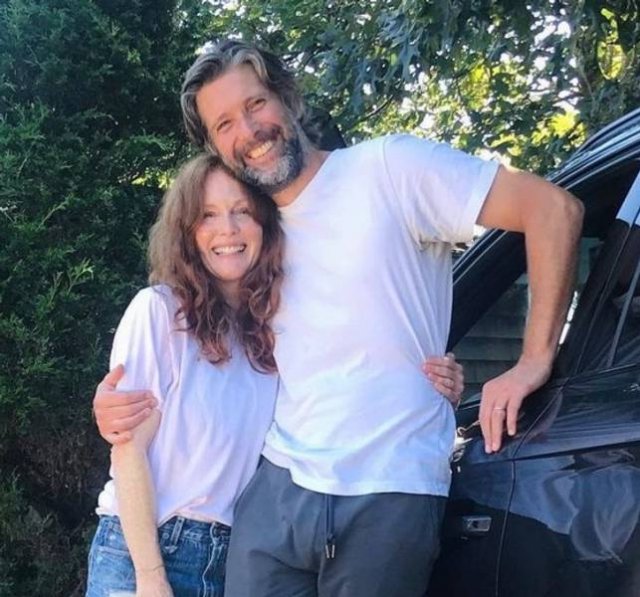 Female Celebrities With Their Younger Partners (15 pics) Female Celebrities With Their Younger Partners (15 pics)