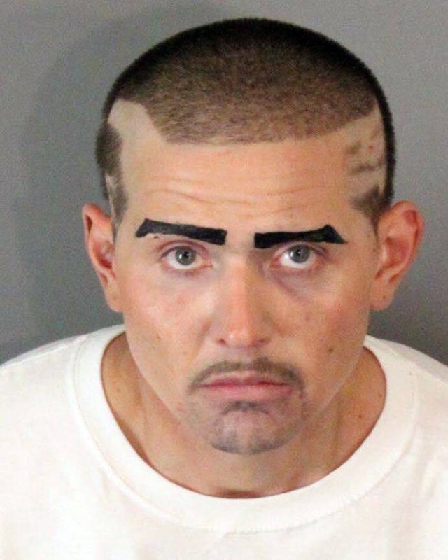 What's Wrong With Their Eyebrows? (23 pics)