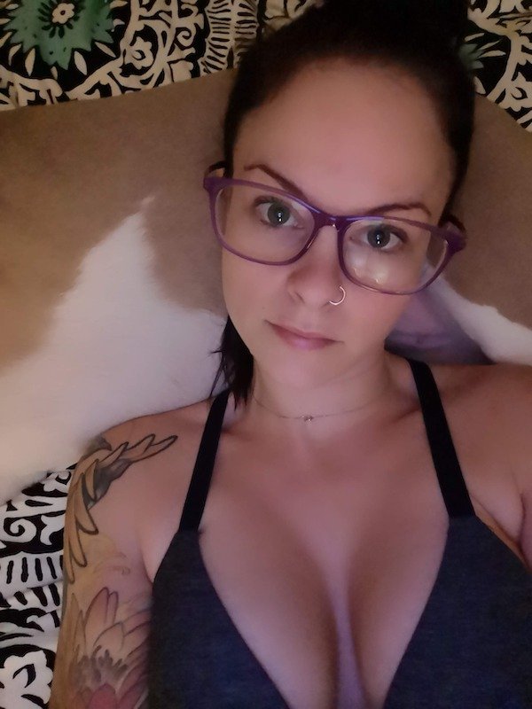Busty Girls (56 pics)