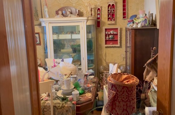 Estate Sale: Man Hits Jackpot With $400k Worth Of Goods Found There (14 pics)