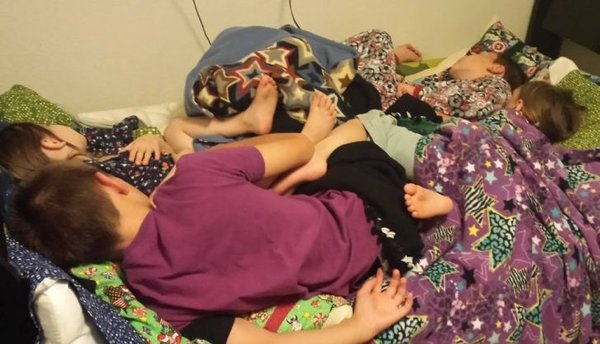Living With Children (19 pics)