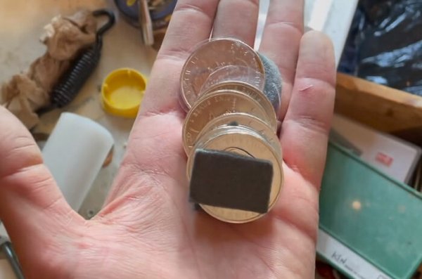 Estate Sale: Man Hits Jackpot With $400k Worth Of Goods Found There (14 pics)