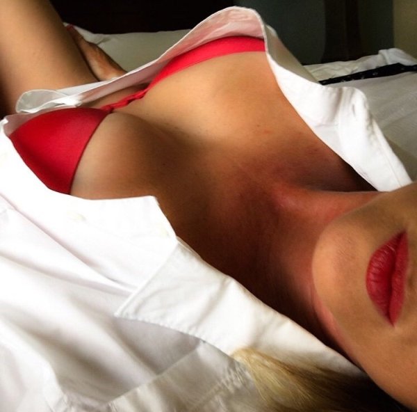 Girls With Red Lips (35 pics)
