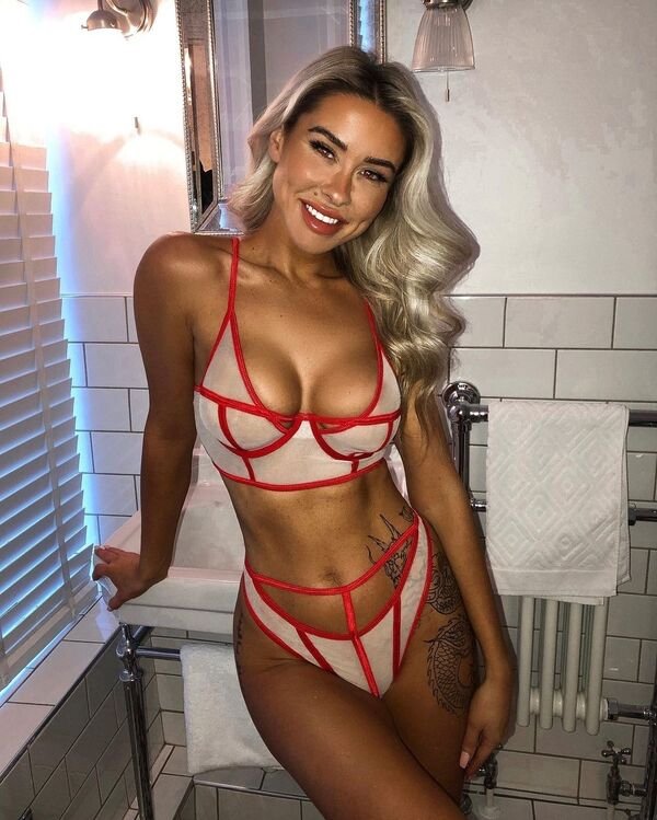 Girls In Lingerie (43 pics)