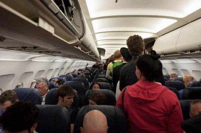 Flight Attendants Work Secrets (16 pics)