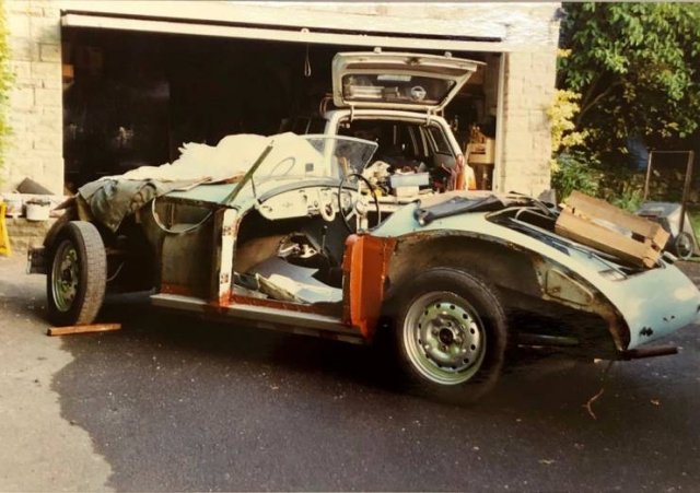 'MGA' Roadster Was Discovered After Almost 60 Years Of Being Under The Trash (9 pics)