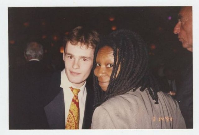 Mysterious Guy Took Pictures With Almost All Celebrities (30 pics) Mysterious Guy Took Pictures With Almost All Celebrities (30 pics)