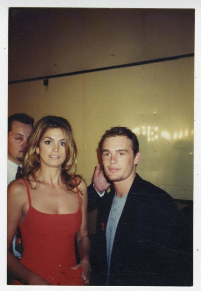 Mysterious Guy Took Pictures With Almost All Celebrities (30 pics)