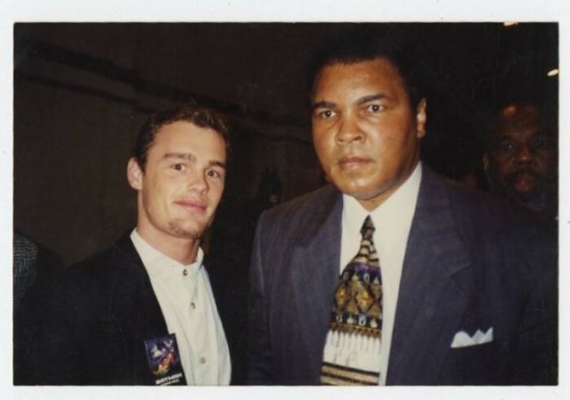 Mysterious Guy Took Pictures With Almost All Celebrities (30 pics) Mysterious Guy Took Pictures With Almost All Celebrities (30 pics)