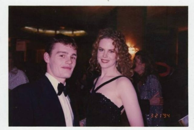 Mysterious Guy Took Pictures With Almost All Celebrities (30 pics) Mysterious Guy Took Pictures With Almost All Celebrities (30 pics)