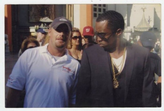 Mysterious Guy Took Pictures With Almost All Celebrities (30 pics) Mysterious Guy Took Pictures With Almost All Celebrities (30 pics)