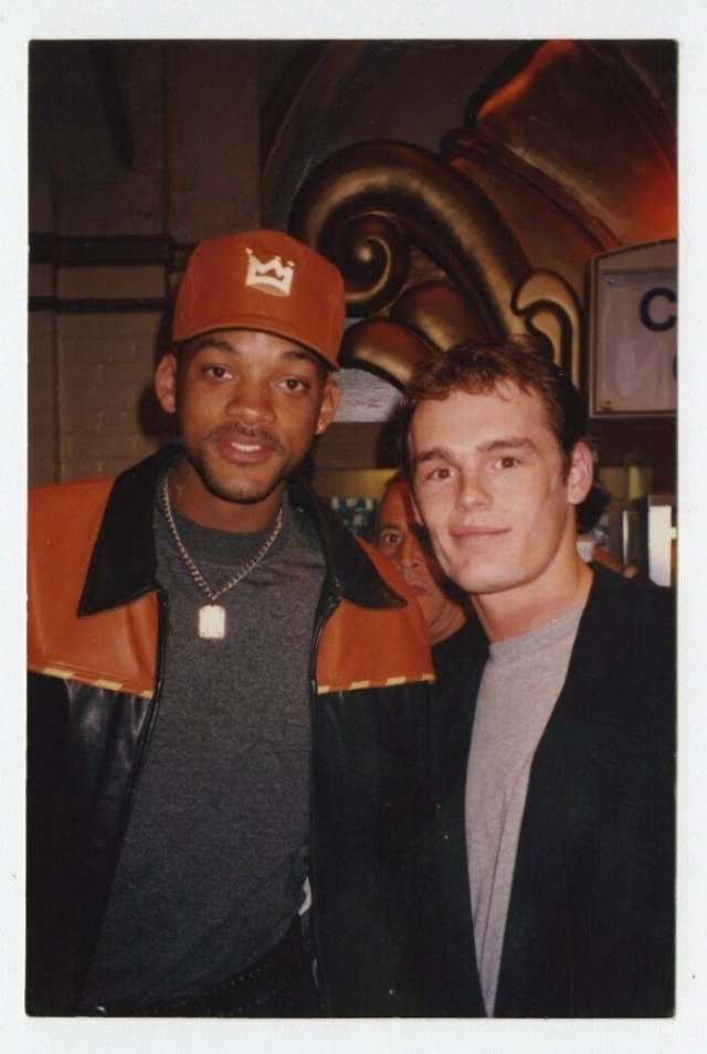Mysterious Guy Took Pictures With Almost All Celebrities (30 pics) Mysterious Guy Took Pictures With Almost All Celebrities (30 pics)