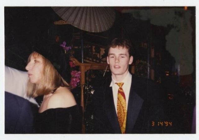 Mysterious Guy Took Pictures With Almost All Celebrities (30 pics)