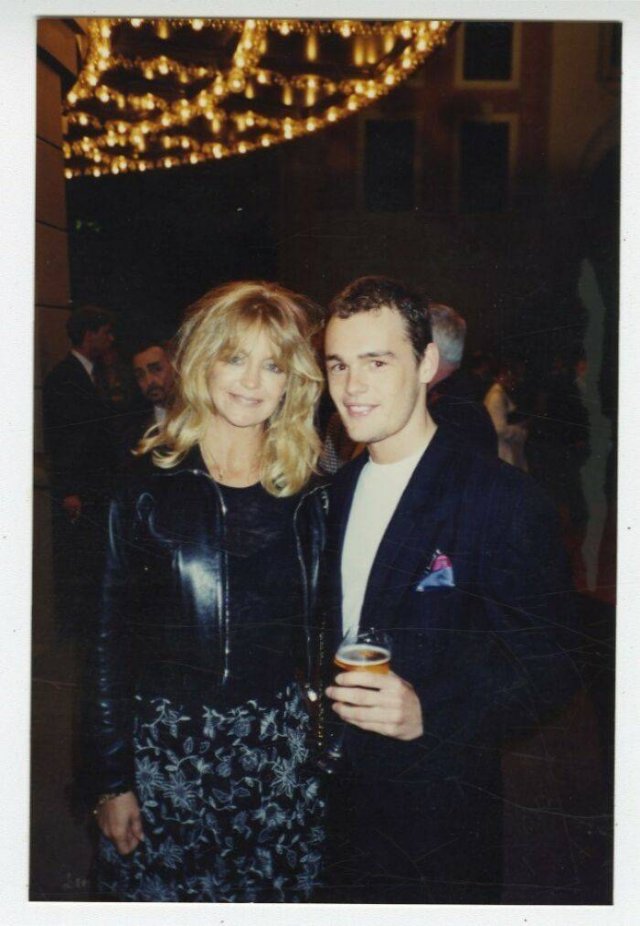 Mysterious Guy Took Pictures With Almost All Celebrities (30 pics) Mysterious Guy Took Pictures With Almost All Celebrities (30 pics)