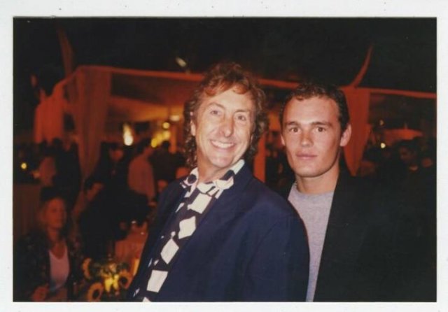 Mysterious Guy Took Pictures With Almost All Celebrities (30 pics) Mysterious Guy Took Pictures With Almost All Celebrities (30 pics)
