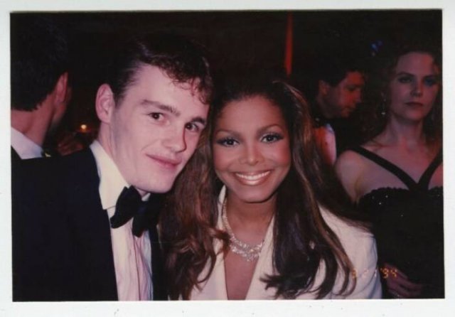 Mysterious Guy Took Pictures With Almost All Celebrities (30 pics) Mysterious Guy Took Pictures With Almost All Celebrities (30 pics)