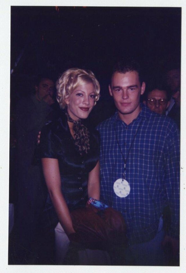 Mysterious Guy Took Pictures With Almost All Celebrities (30 pics) Mysterious Guy Took Pictures With Almost All Celebrities (30 pics)