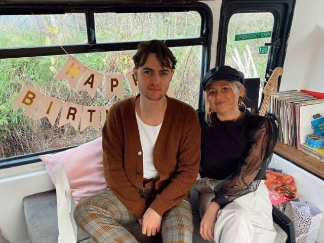 Couple Turned A Double Decker Bus Into A Fantastic Mobile Home (41 pics)