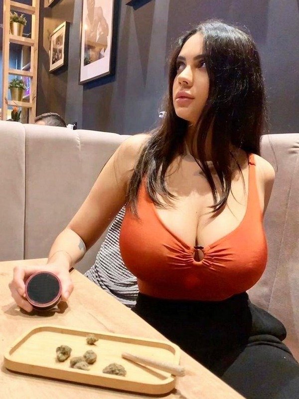 Busty Girls (54 pics)