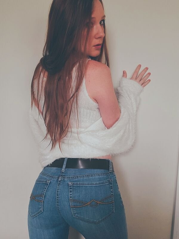 Girls In Denim (35 pics)