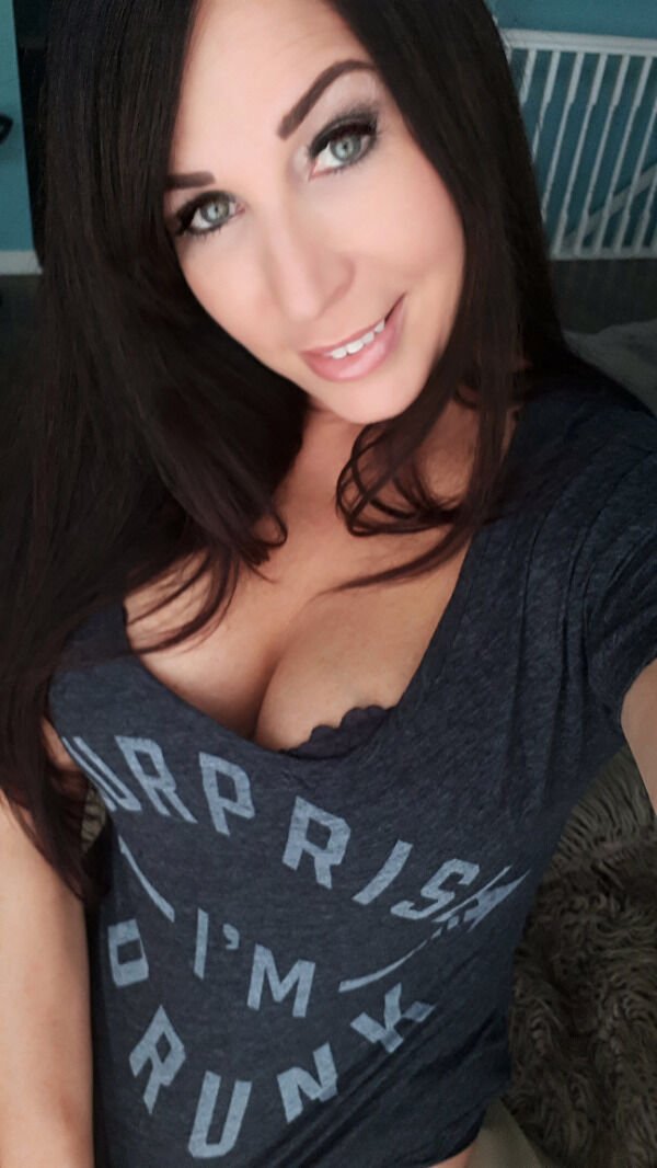 Busty Girls (54 pics)