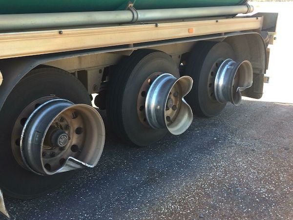 Car Mechanic Situations (29 pics)