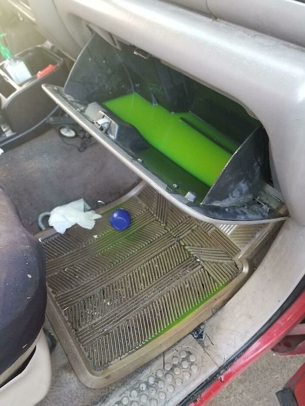Car Mechanic Situations (29 pics)