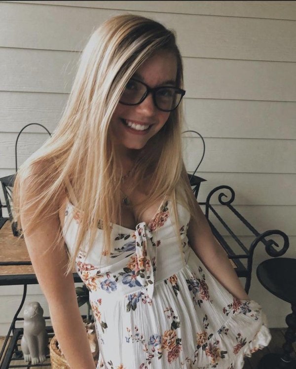 Girls In Glasses (34 pics)