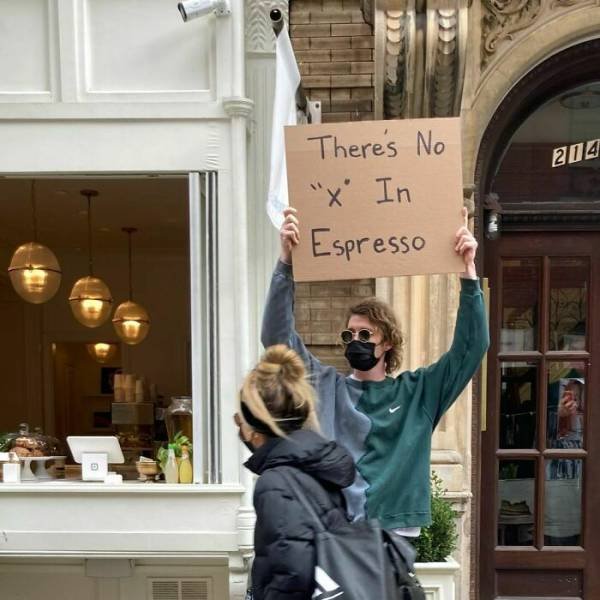 Dude With Sign (35 pics)