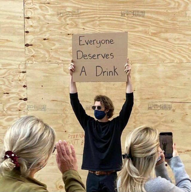 Dude With Sign (35 pics)