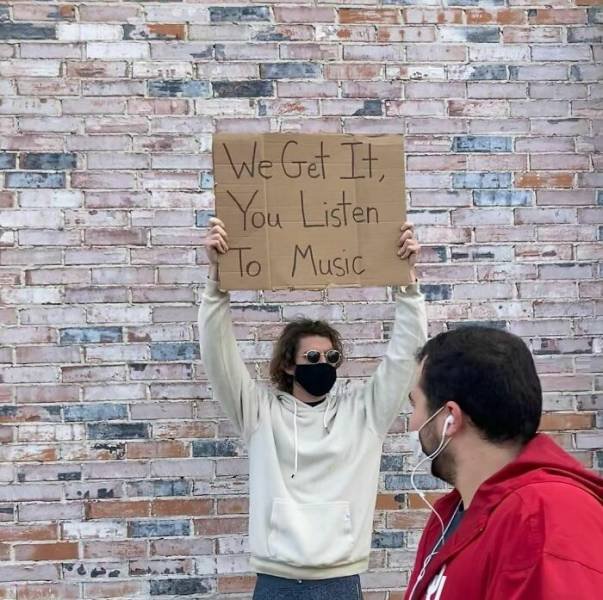 Dude With Sign (35 pics)