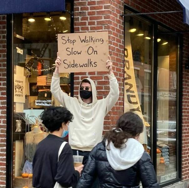 Dude With Sign (35 pics)