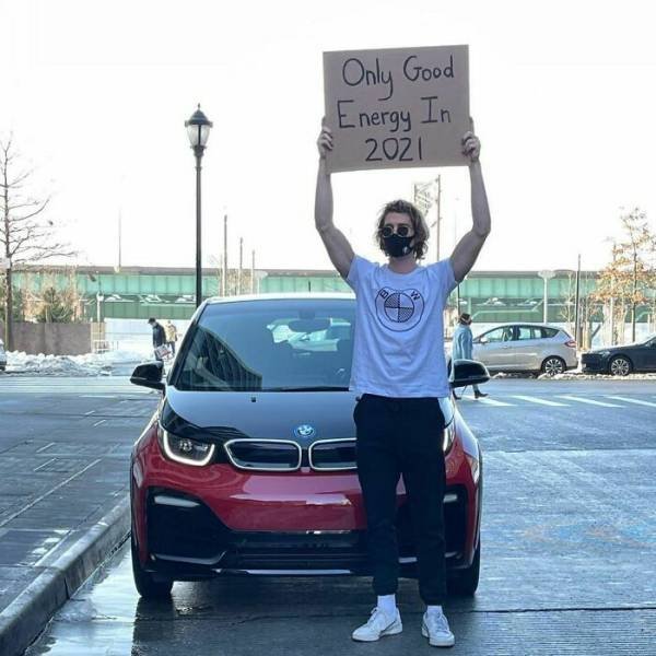 Dude With Sign (35 pics)