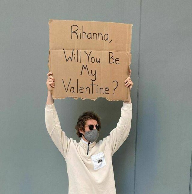 Dude With Sign (35 pics)